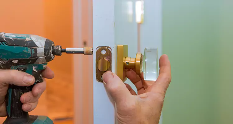 Broken Door Knob Fix in Venice, FL